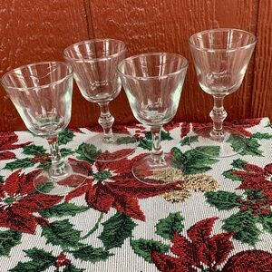 🎄 4 Wine Glasses